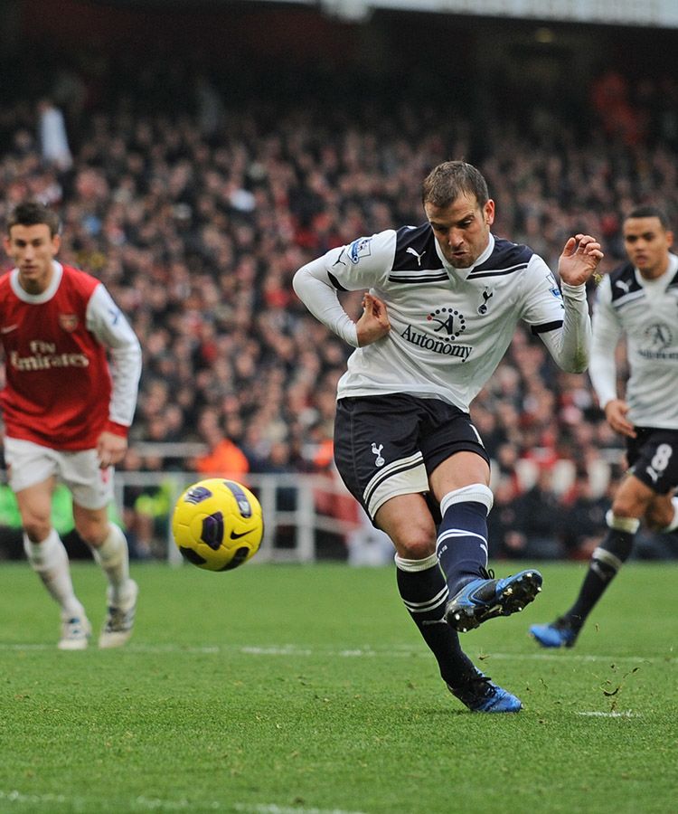 Rafa slots home from the spot to level at 2-2 after we trailed 2-0 at the Emirates in 2010...
