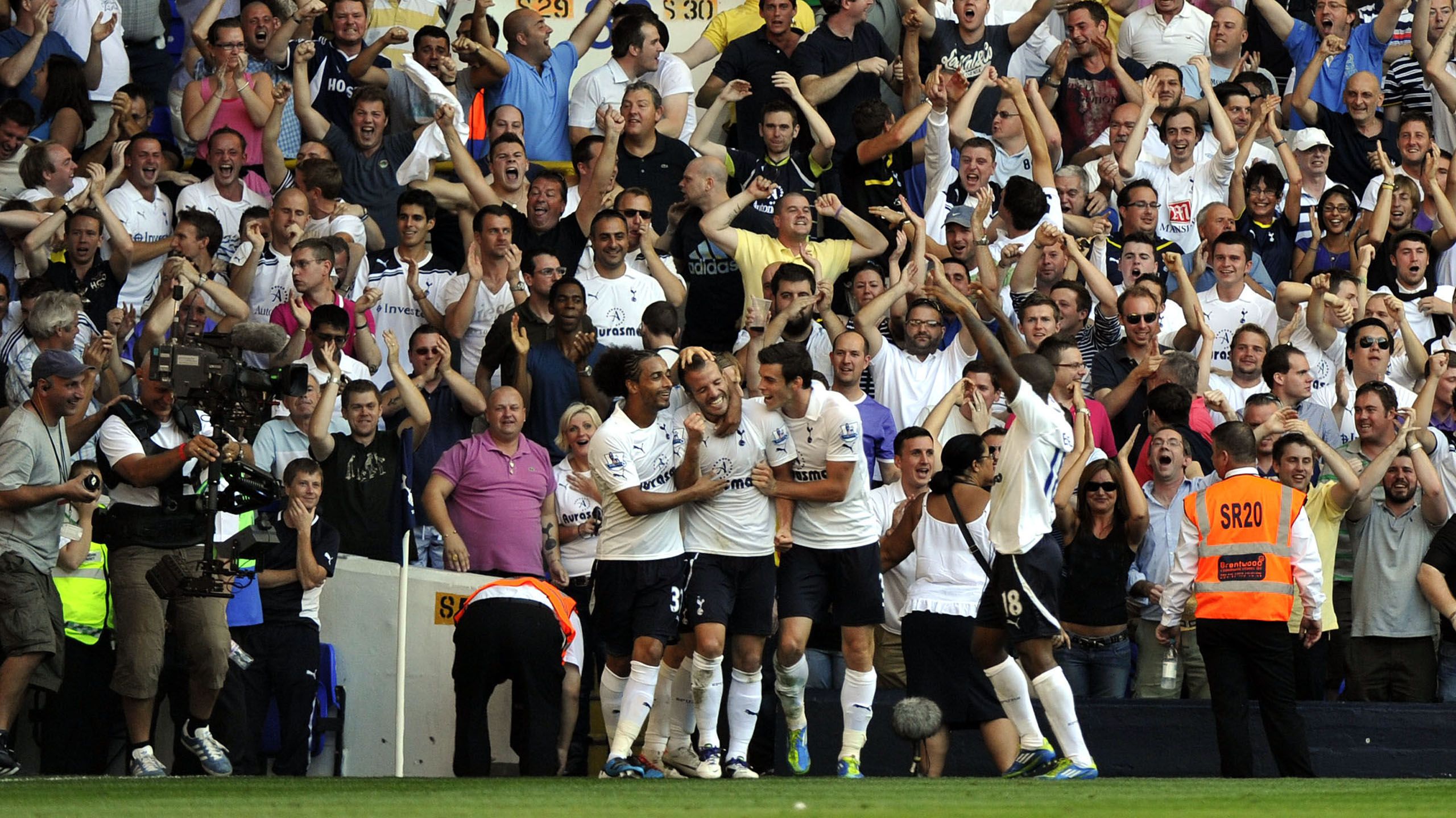 Rafa celebrates his opener in our 2-1 win against Arsenal with Gareth Bale, Benoit-Assou-Ekotto and the fans - October, 2011...