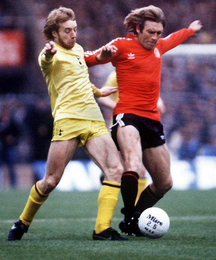 Steve takes on QPR's Tony Currie in the 1982 FA Cup Final...